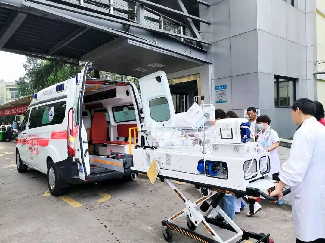 威信县救护车出租